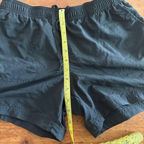 Columbia Shorts - Size Medium - Elastic Waist w/Liner - Picture 4 of 8